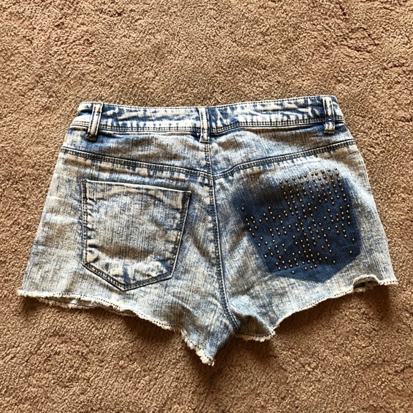 Jean shorts with gold studs - Picture 5 of 5